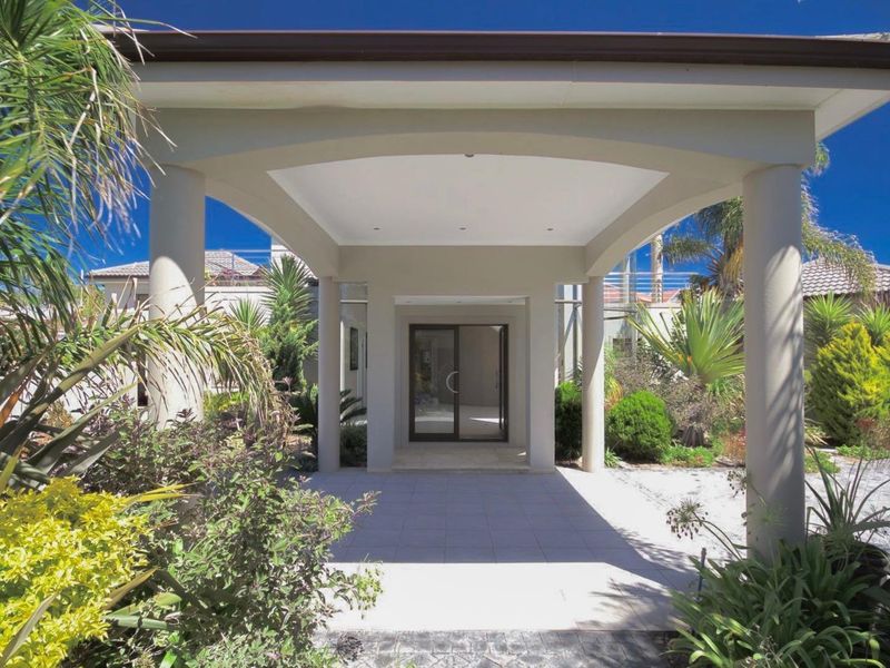 An Opulent Home Close to the Beach - Photo 4