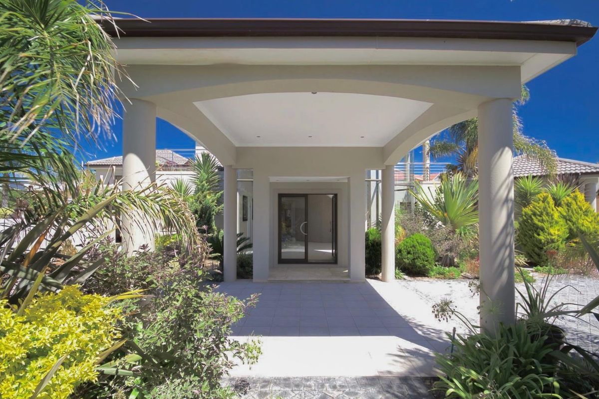 An Opulent Home Close to the Beach - Photo 4
