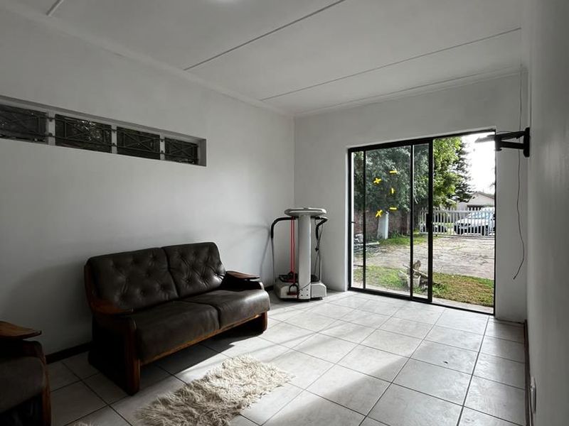 Spacious 1 Bedroom Garden Cottage - Photo 9