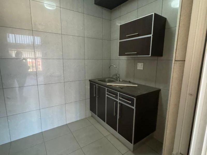 MODERN OFFICES TO LET - SHARED BUILDING - Photo 10