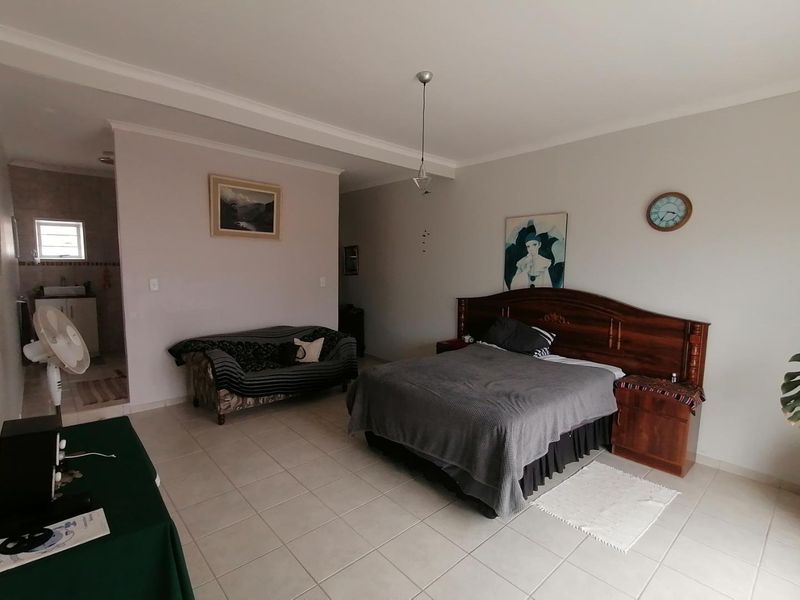 Exquisite Living with amazing views - Photo 6