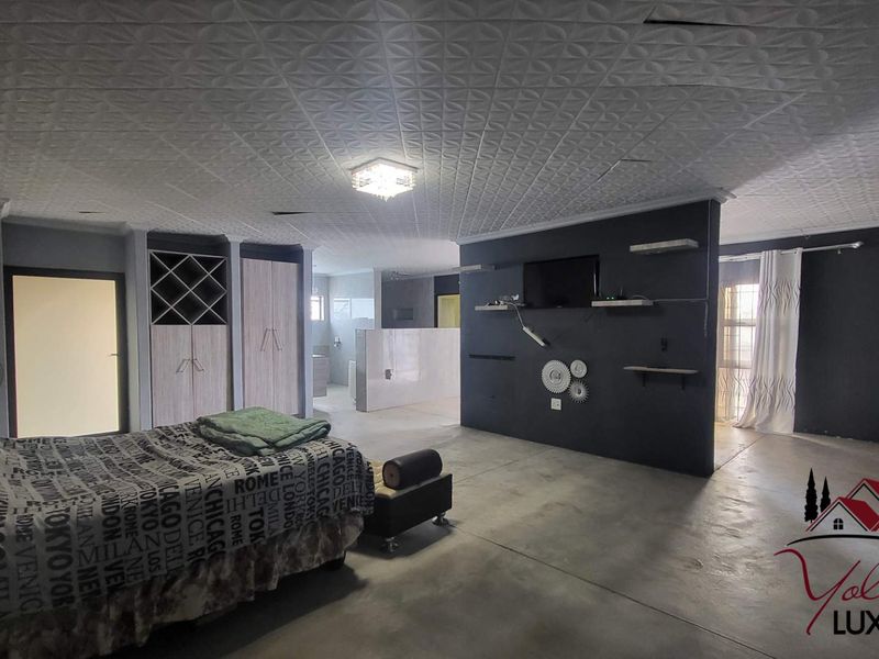 WELL MAINTENAED FAMILY HOME WITH GREAT INVESTMENT POTENTIAL - Photo 4