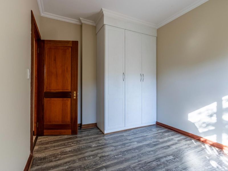 Charming full title, low maintenance face brick home for sale in Farrarmere - Photo 10