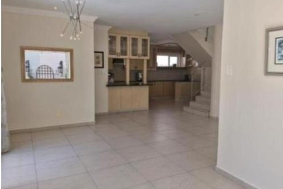 3 Bedroom Cluster in Sandown - Photo 3