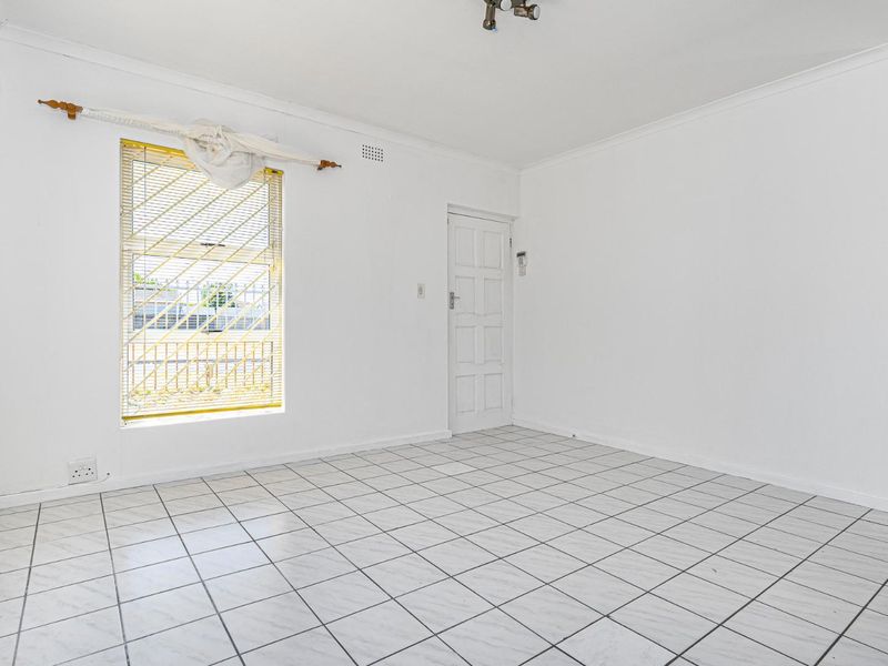 Ideal Three Bedroom Starter Home - Photo 5