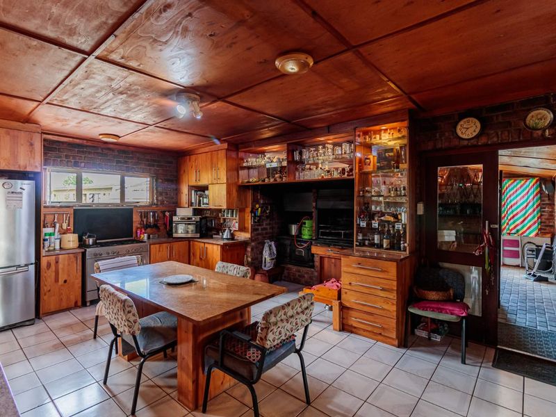 Family Home for Sale - Photo 7