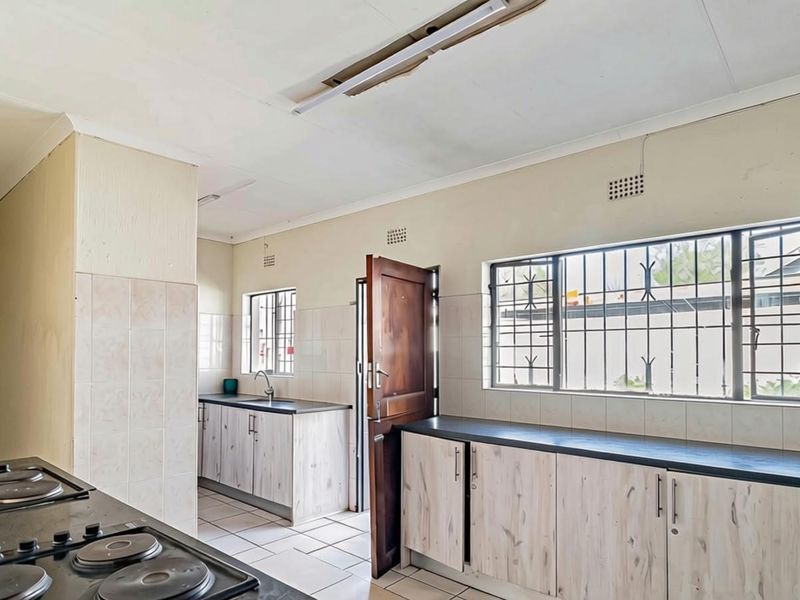 Prime Student Investment Property – Westdene – Close to UJ, Comes with Tanents - Photo 5