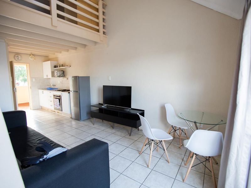 Bachelor Unit in Hatfield - Photo 2
