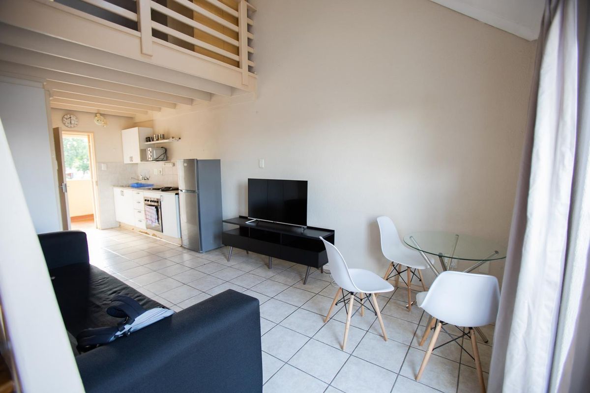 Bachelor Unit in Hatfield - Photo 2