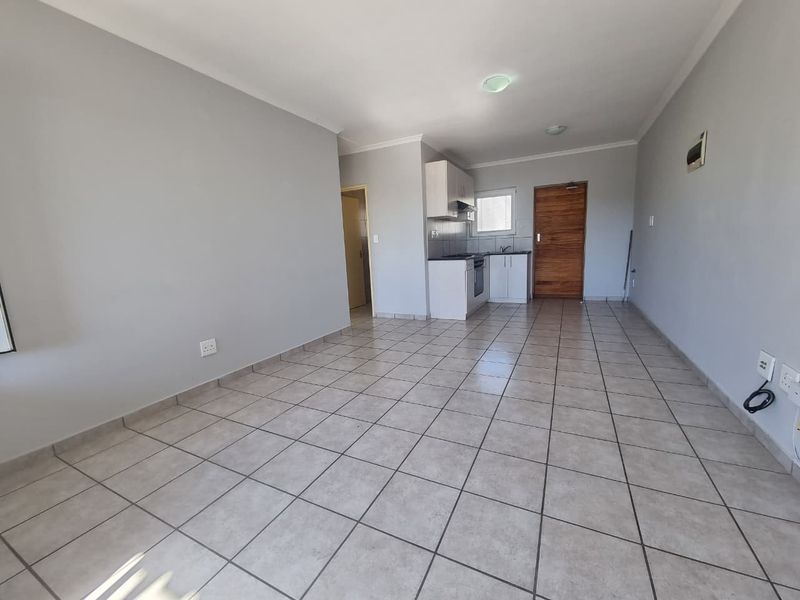 Spacious Unfurnished 2-Bedroom Apartment To Rent in Paarl - Photo 7