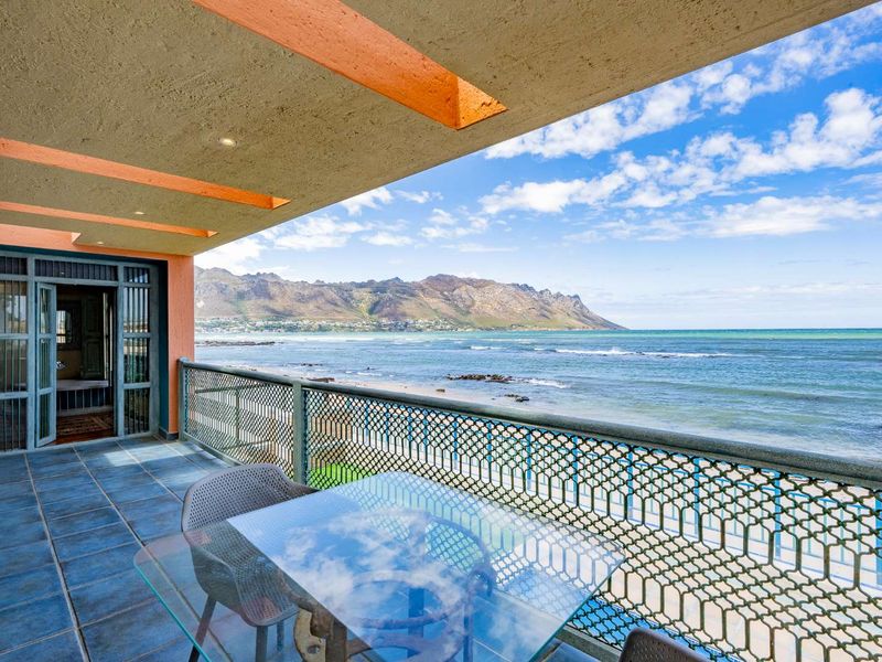 Sole Mandate: Exceptional Beachfront Property with Uninterrupted Views - Photo 8
