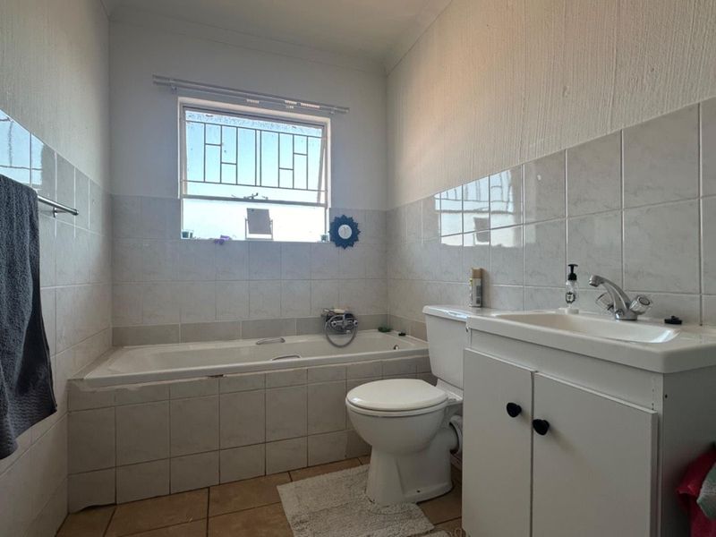 Timeless! Spacious! This one has it all! - Photo 7