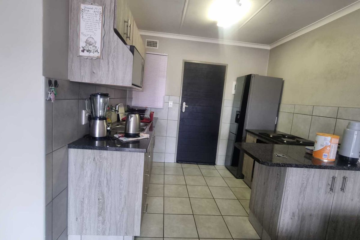 Spacious 2-Bedroom Apartment in a Perfectly Managed Estate - Photo 2