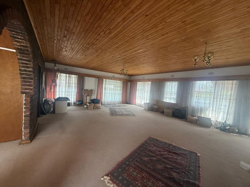 Huge Family Home with Incredible Potential! - Photo 9