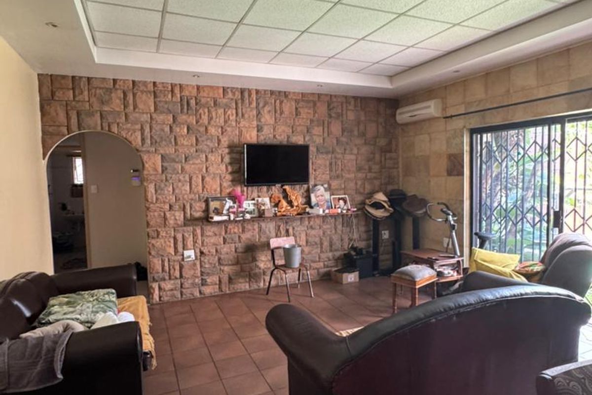 Business/Residential house for sale Windhoek West - Photo 4