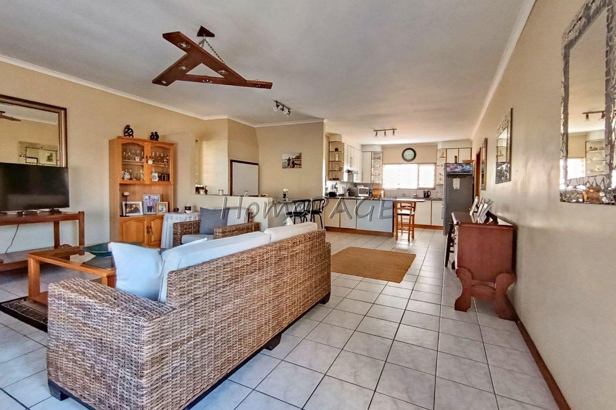 Hermes, Walvis Bay:  Neat 4 bedr home with 1 bedr flat is for sale - Photo 4