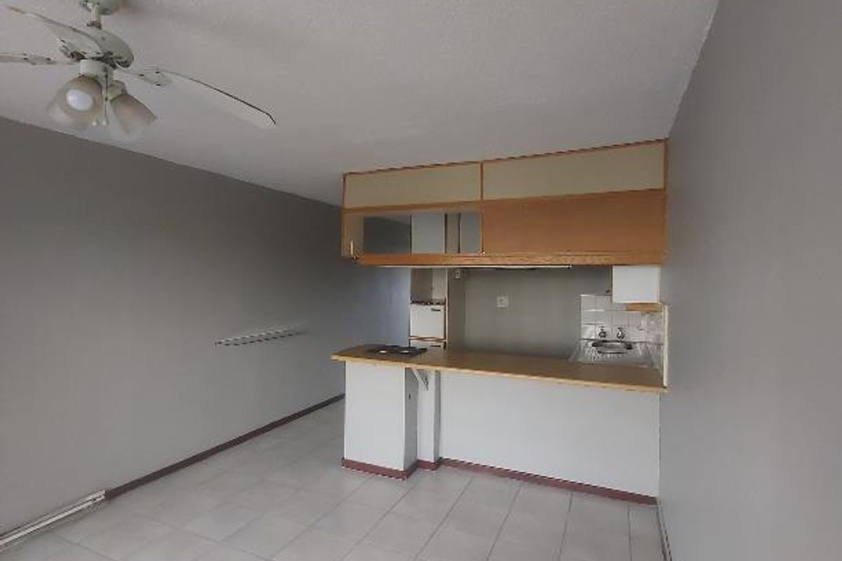 STUNNING COZY APARTMENT FOR A STUDENT OR SINGLE PERSON - Photo 4