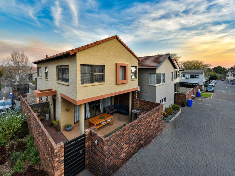 Modern 3-Bedroom Simplex in Secure Olympus Estate - Photo 1