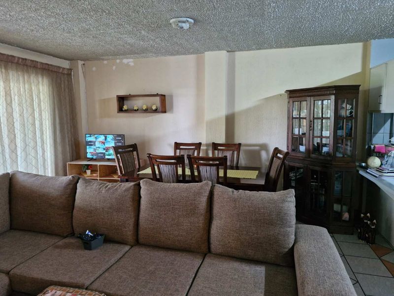 2 & Half Bedroom Town house For Sale In Silverton - Photo 8