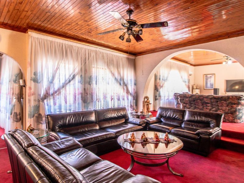 Beautiful Double storey facebrick 6 Bedroom Home - Photo 6