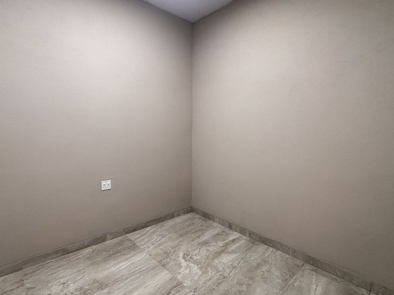 20 sqm Office to Rent in Jacaranda Centre, Hilton - Photo 10
