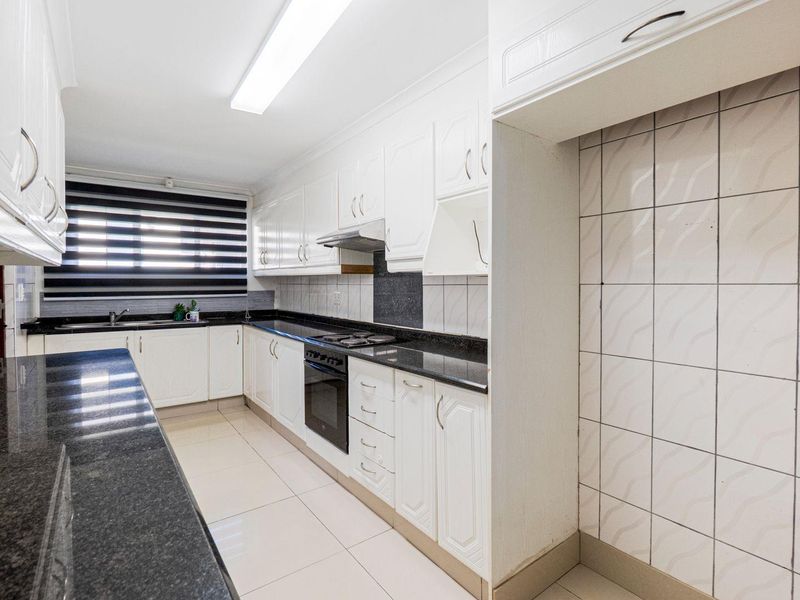 Secure simplex in excellent location - Photo 7
