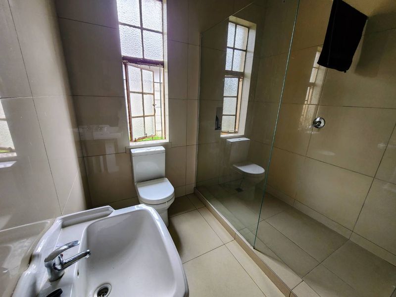 Unbeatable Versatility: High-Exposure Property Perfect for Business or family home - Photo 10