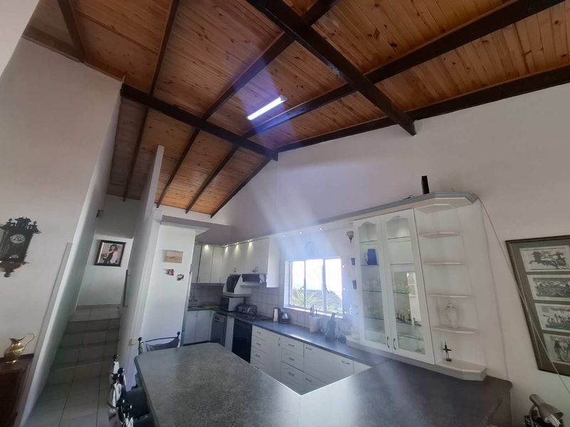 Family home with a two bedroom flat - Photo 8