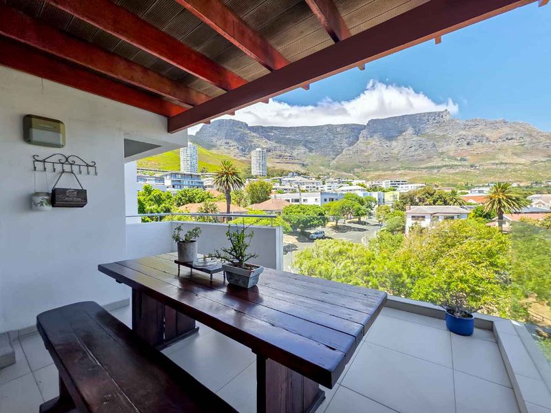 Stunning 2 Bed 2 Bath Apartment with Table Mountain Views - Photo 4