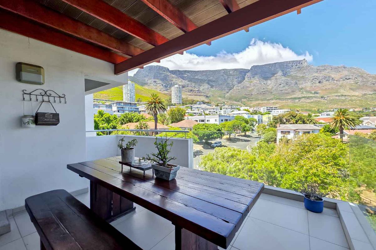 Stunning 2 Bed 2 Bath Apartment with Table Mountain Views - Photo 4