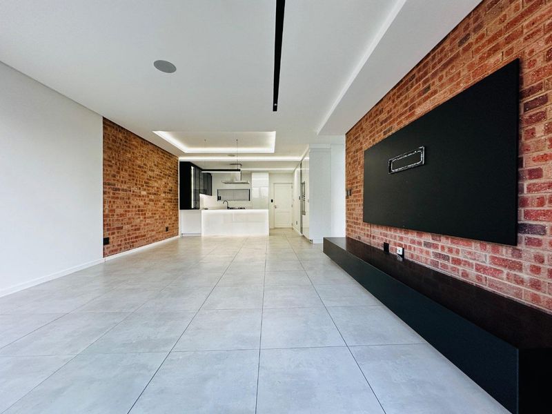 Stylish 2-Bed, 2-Bath Ground Floor Apartment with Private Splash Pool in Broadacres - Photo 6