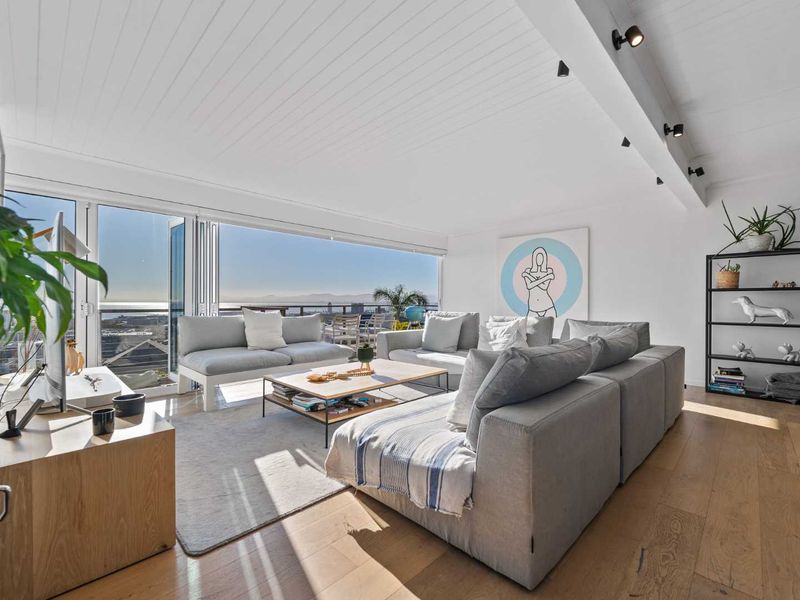 Contemporary Hillside Retreat with Expansive Bay Views - Photo 3