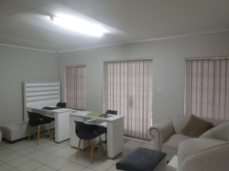 PRIME OFFICE SPACE IN JACQUELINE DRIVE - Photo 2