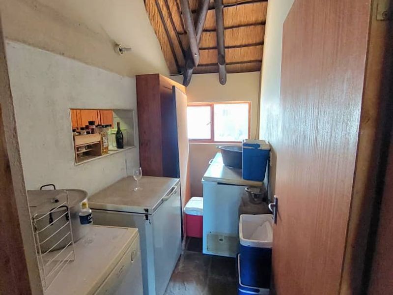 Spacious 3-Bedroom Home with Entertainment Room and Flatlet. - Photo 8