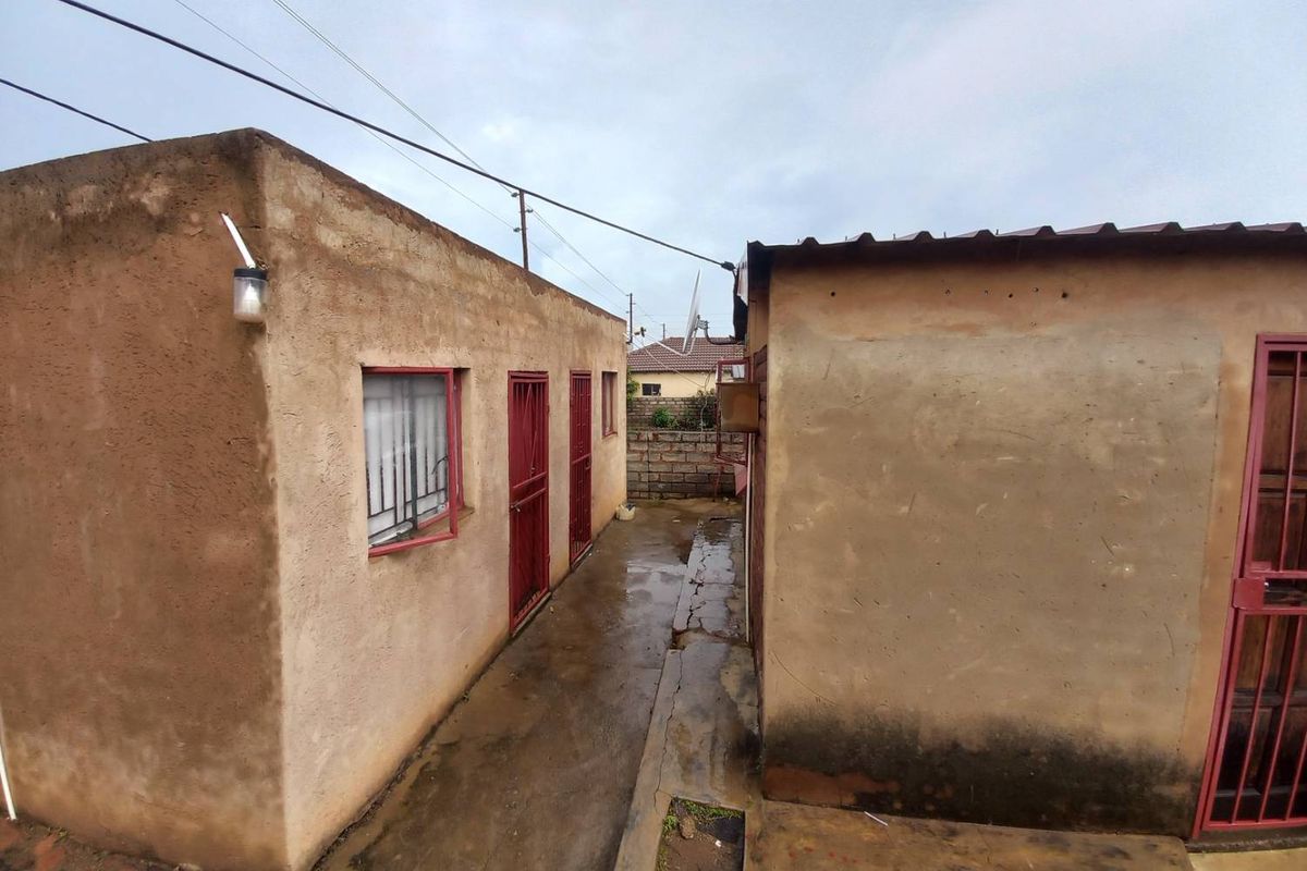 Seven bedrooms in Lotus Gardens - Photo 2