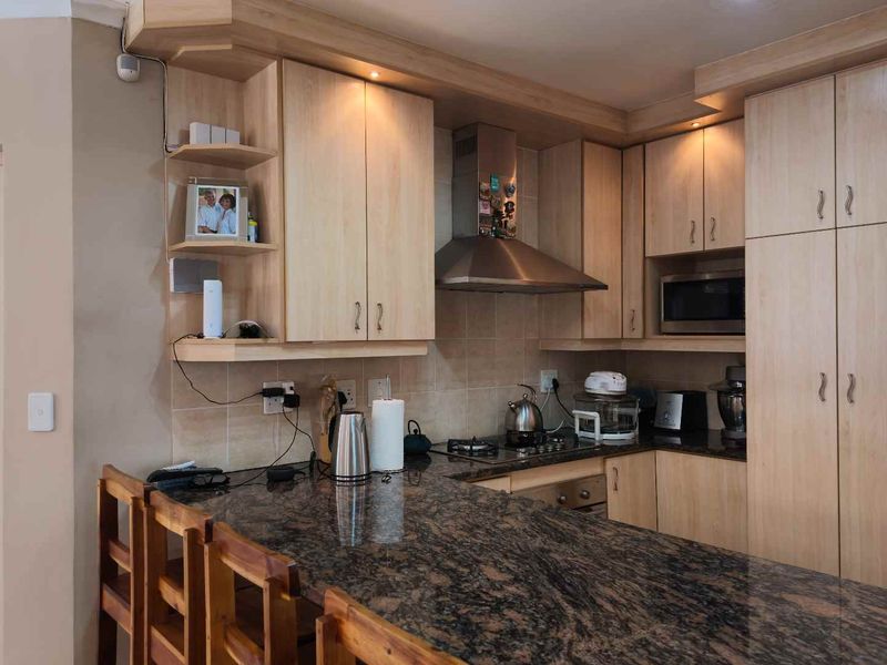 Spacious and Modern Home in a Top Security Estate - Photo 6