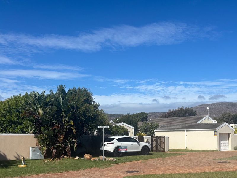 Charming 3 Bedroom Home in a lovely Neighbourhood - Photo 7