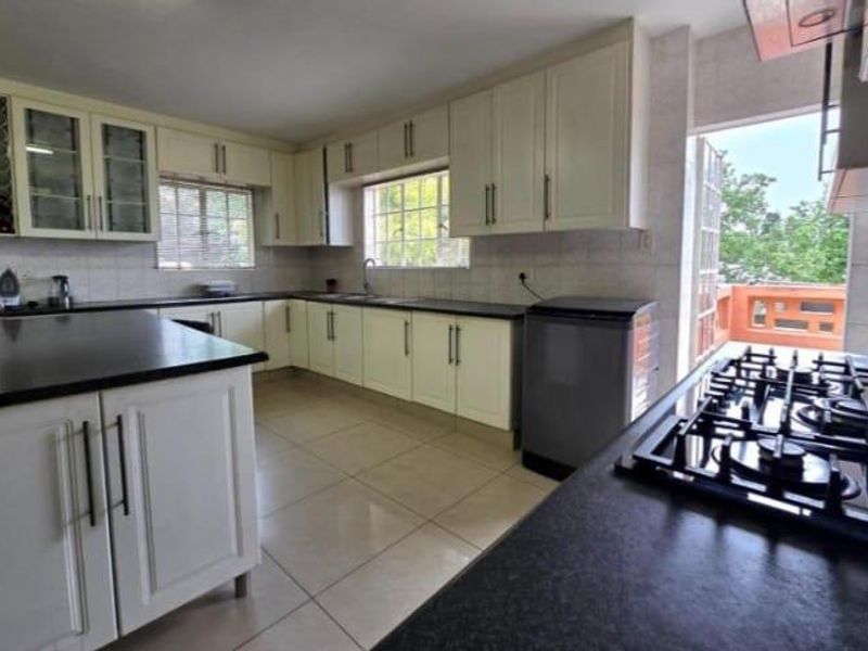 3 Bedroom Townhouse for Sale in Brackendowns -Alberton - Photo 5