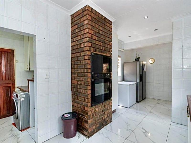 4-Bedroom House with Pool and Garden – Ideal Family Home - Photo 7