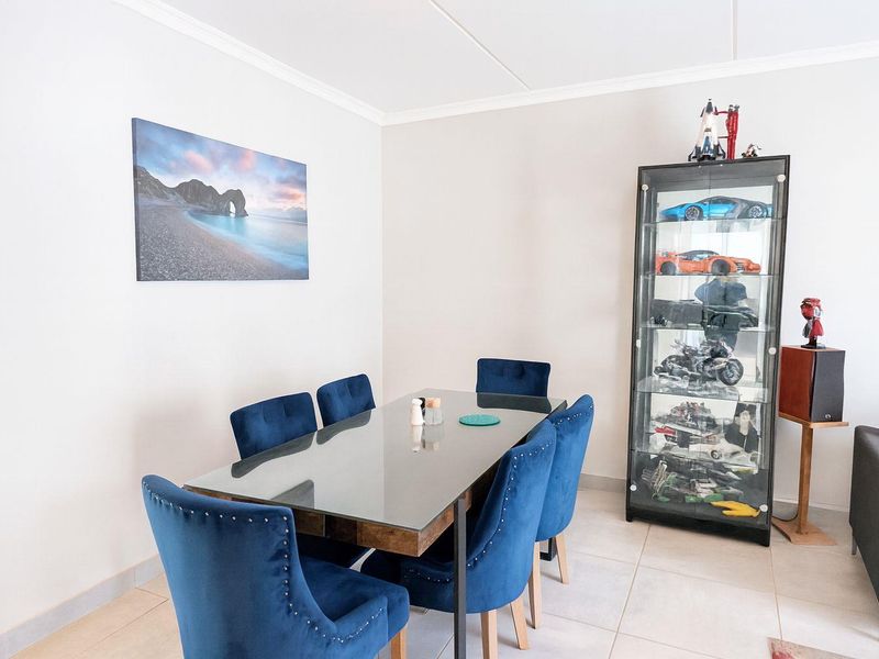 Ground Floor Modern Townhouse - Photo 6