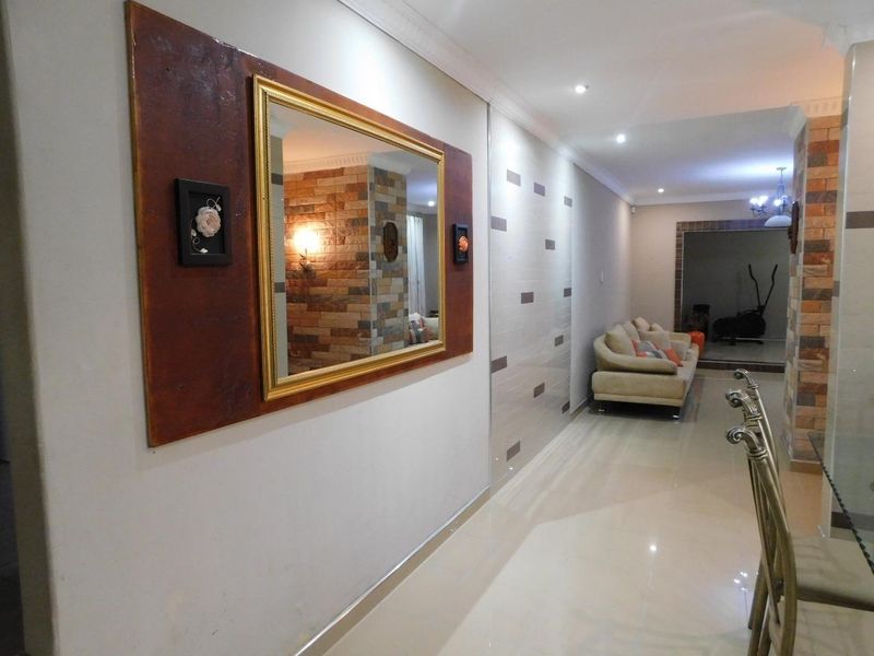 3 Bedroom House for sale in Silverglen - Photo 5