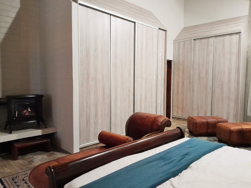 We offer this extraordinaire house for sale in Henties Bay. - Photo 5