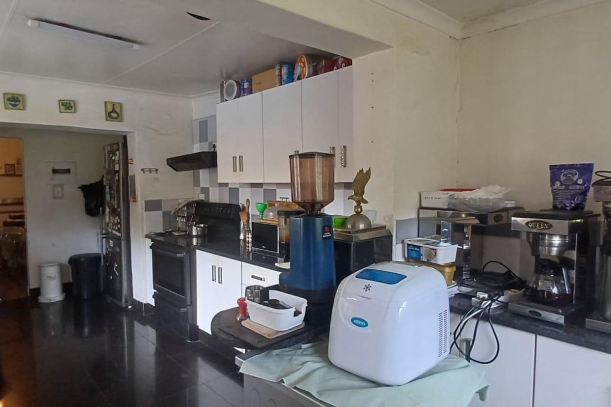 A lovely 3 bedroom 3 bathroom house! - Photo 4