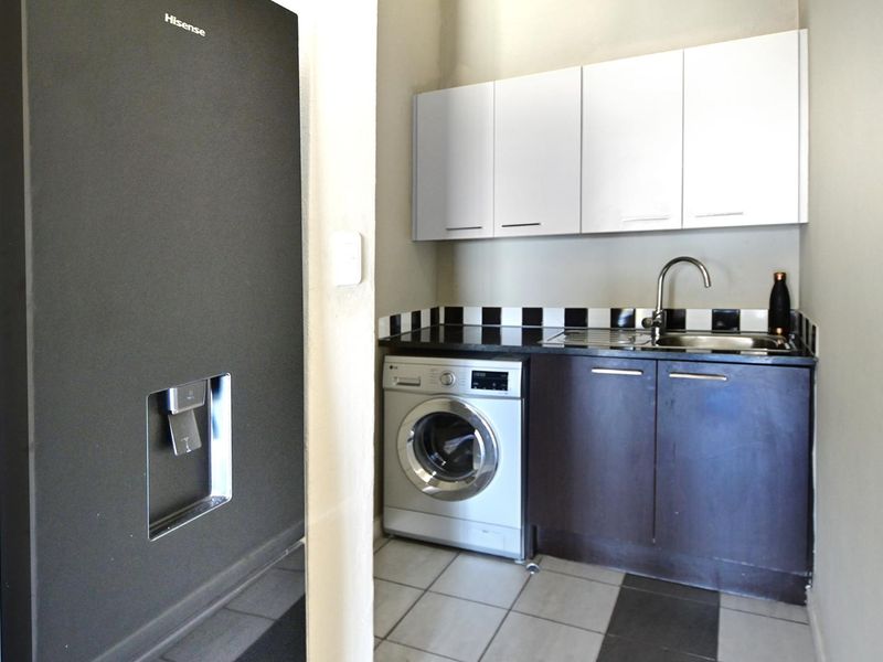 Charming Bachelor Apartment in Secure Estate - Photo 9