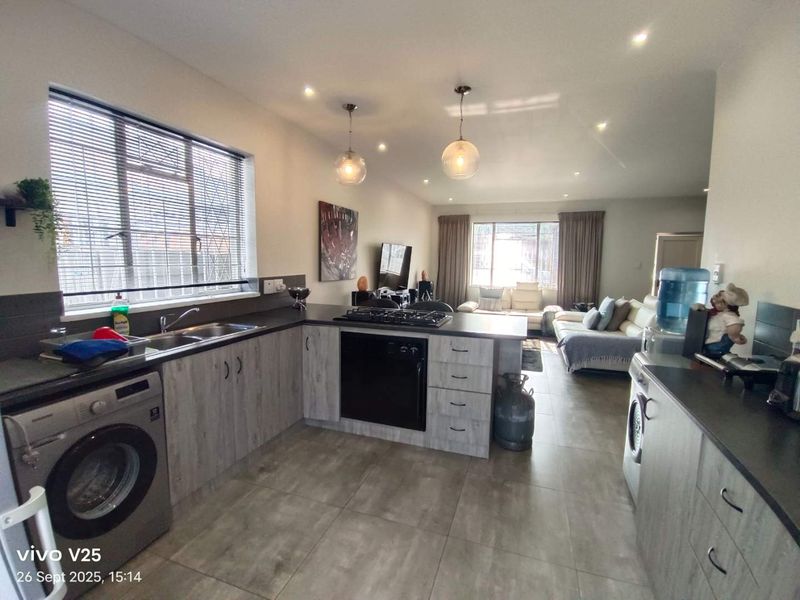 Ultra Modern Home with Flatlet for Sale - Photo 6