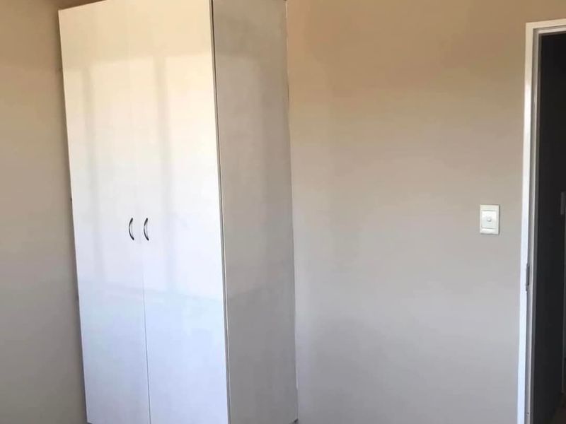 Charming 2-Bedroom Flat for Sale in Omungwindi Court, Freedom Land Windhoek - Photo 2