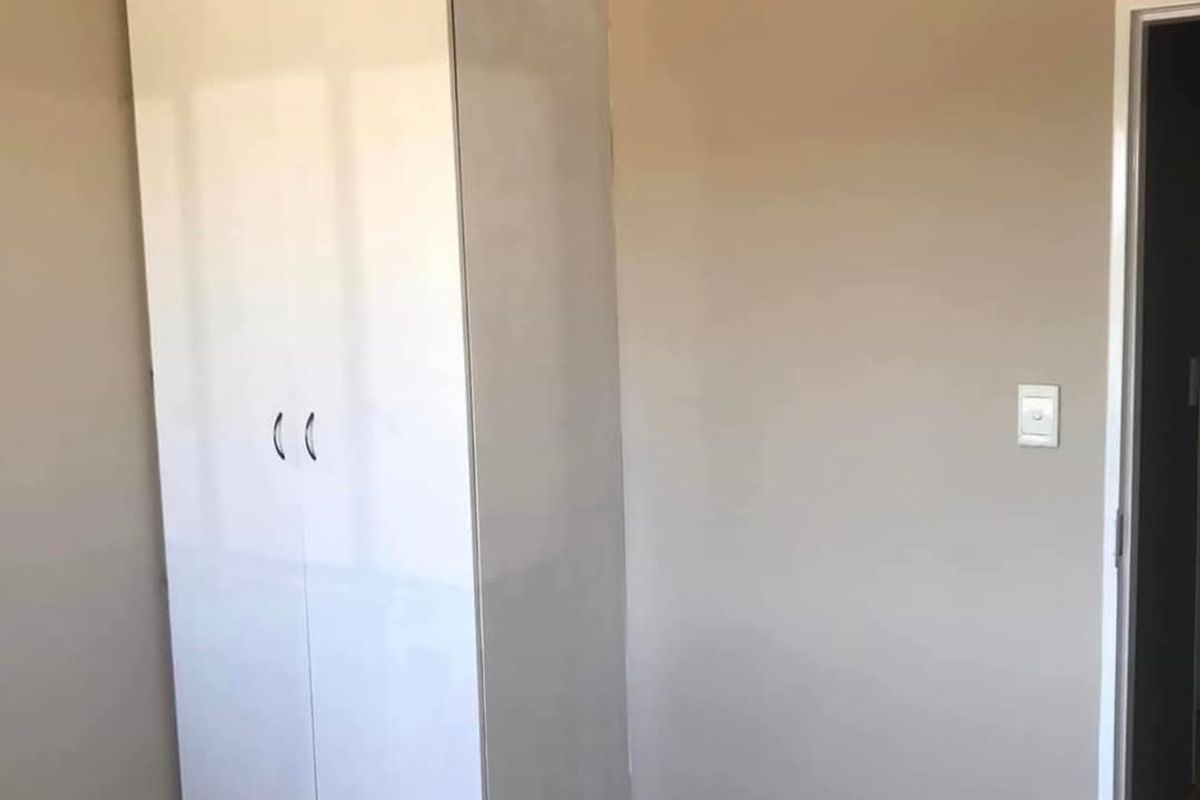 Charming 2-Bedroom Flat for Sale in Omungwindi Court, Freedom Land Windhoek - Photo 2