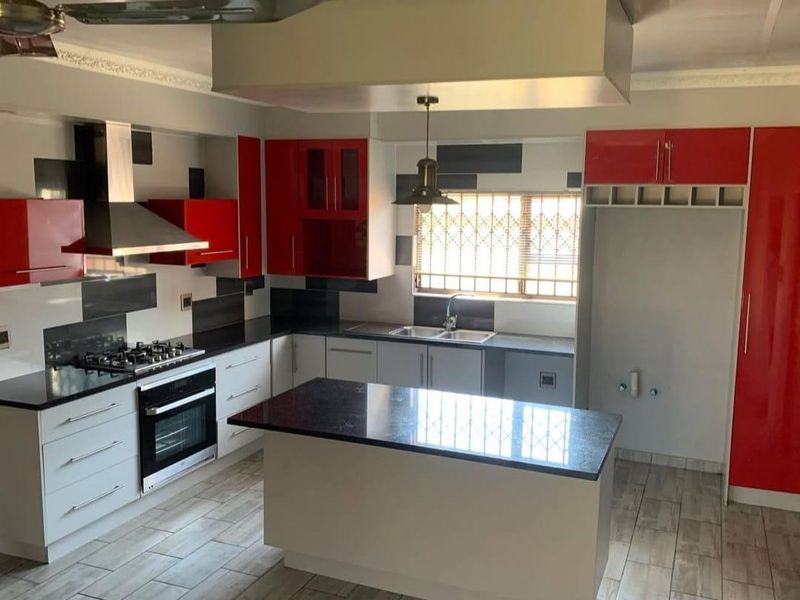 3 Bedroom In A Safe & Secured Complex For Rental - Photo 3