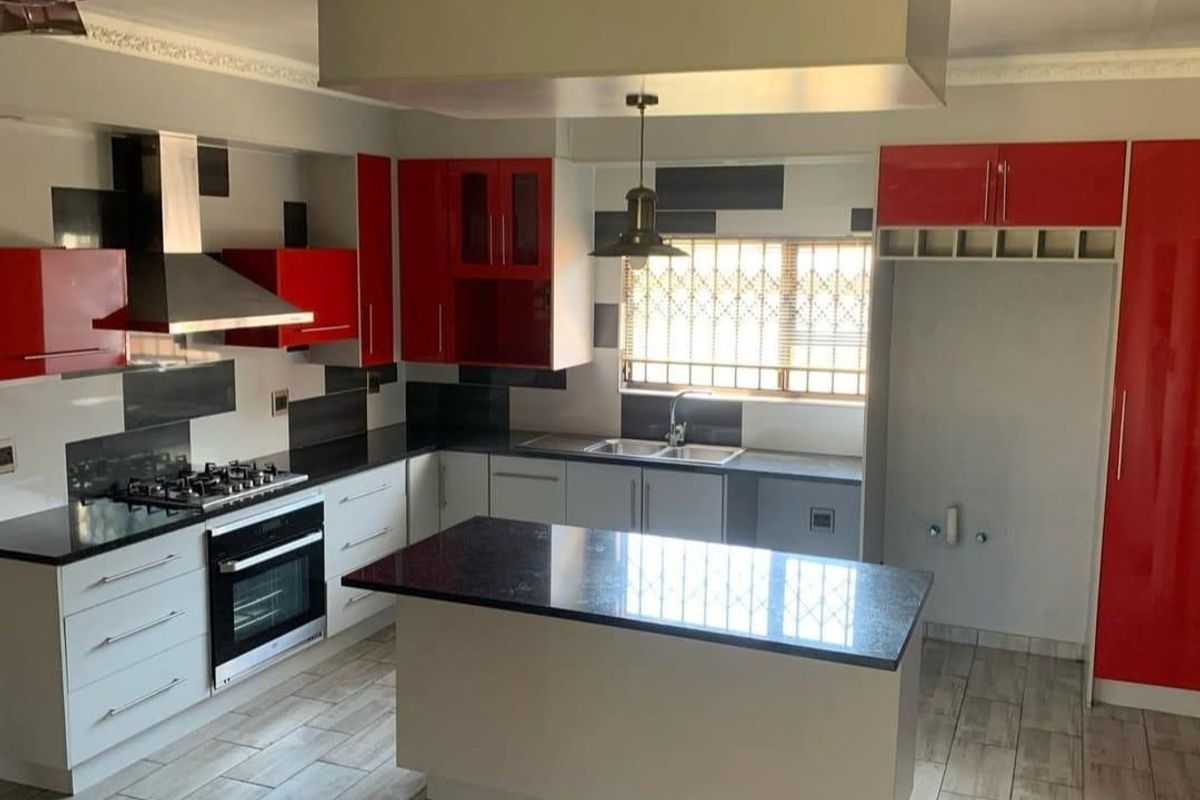 3 Bedroom In A Safe & Secured Complex For Rental - Photo 3