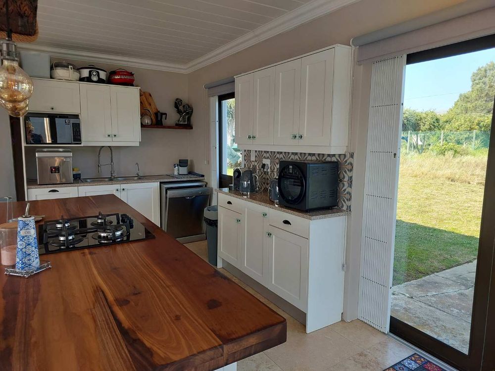 Compact, light-filled kitchen